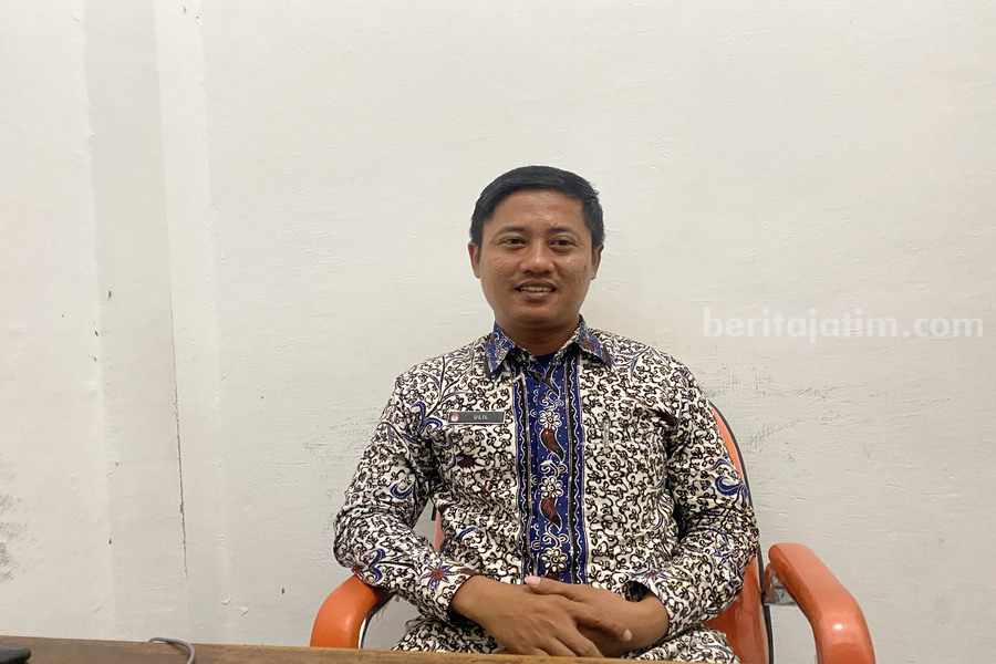 Divisi Perencanaan, Data dan Informasi, Komisi Pemilihan Umum (KPU) Kabupaten Tuban, Ulil Abror Al Mahfud. [foto: Diah Ayu/beritajatim.com]