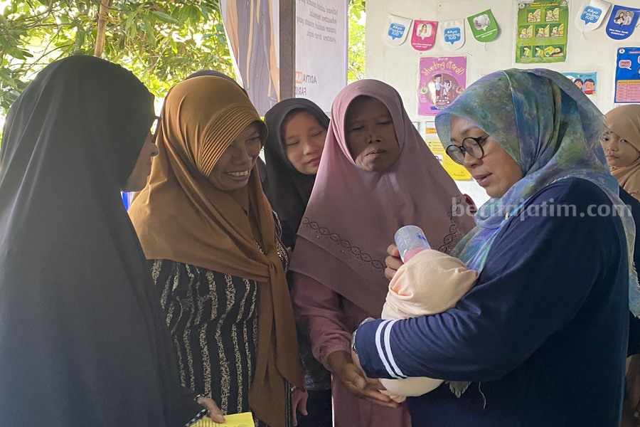 Bayi laki-laki ditemukan di Desa Bektiharjo, Kecamatan Semanding, Kabupaten Tuban. [foto: Diah Ayu/beritajatim.com]