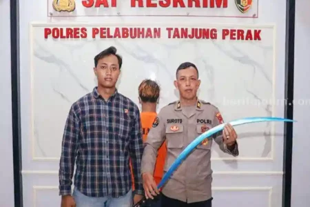 Ketua Gangster Durian Runtuh Surabaya Masih Berumur 16 Tahun Polres Pelabuhan Tanjung Perak mengamankan ketua gangster Durian Runtuh Surabaya