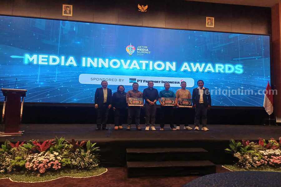 Top 3 Media Innovation Awards, dalam acara Jatim Media Summit 2024, di Whiz Luxe Hotel, Surabaya, Kamis (25/7/2024). (Fitri Yuliani/beritajatim.com)