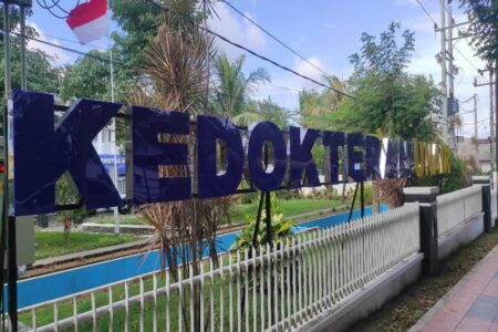 Kampus Prodi Kedokteran, Fakultas Ilmu Kesehatan, Kedokteran dan Ilmu Alam (FIKKIA) Universitas Airlangga (UNAIR) Banyuwangi. (rindi suwito)