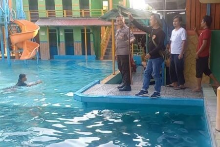 Viral Bocah 7 Tahun Tenggelam di Kolam saat Liburan di Jombang foto beritajatim