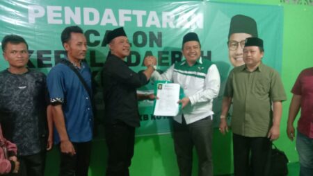 M Trijanto salah satu peserta penjaringan bakal calon Wali Kota Blitar saat mendaftar ke PKB, Jumat (10/05/2024) lalu. (Foto : Winanto/beritajatim.com)