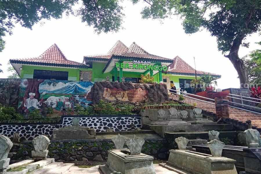 Pesarean RBA Ki Ronggo Bondowoso di Kelurahan Sekarputih, Kecamatan Tegalampel, Kabupaten Bondowoso. (Deni Ahmad Wijaya/BeritaJatim.com)