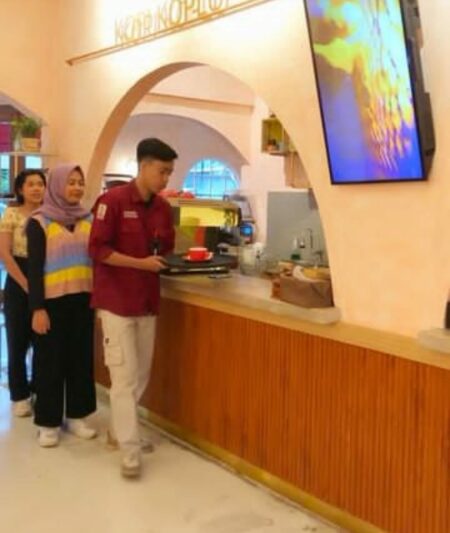 Toko Roti Mamahke Jogja yang disulap menjadi Toko Roti Legi di film Ipar Adalah Maut (Akun Instagram @mamahkejogja)