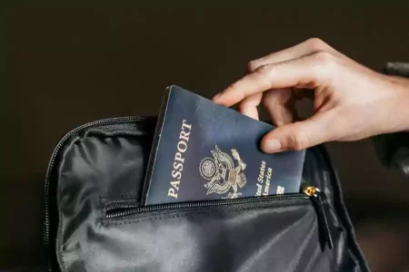 Imigrasi Perak Layani 520 Permohonan Paspor Sehari Ilustrasi paspor. (Vinta Supply/Pexels)