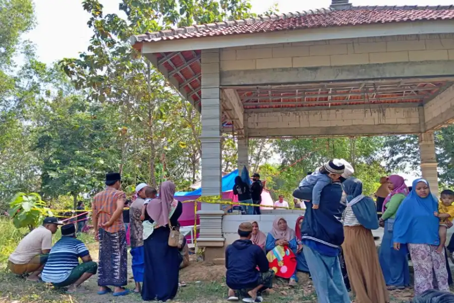 pembongkaran makam