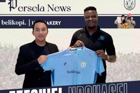 Persela resmi memperkenalkan Ezechiel N'Douassel sebgai penyerang baru untuk mengarungi Liga 2 musim 2024-2025, Selasa (16/7/2024).