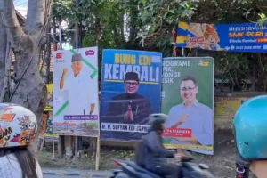 Belum Masa Kampanye, Adu Baliho sudah Warnai Aroma Pilkada Kota Malang Banner bakal Cakada yang terpasang di sudut jalanan Kota Malang.