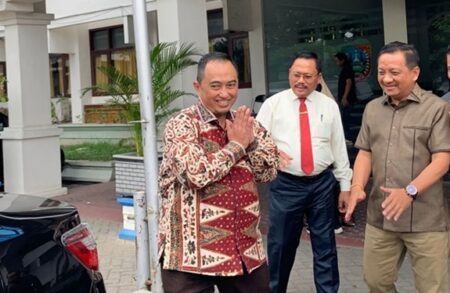 Hari Pertama Jabat Pj Bupati Jombang, Teguh Narutomo Ingatkan Netralitas ASN di Pilkada 2024 foto beritajatim