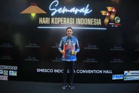 Pj Wali Kota Malang Raih Penghargaan Pembina Koperasi Andalan foto beritajatim
