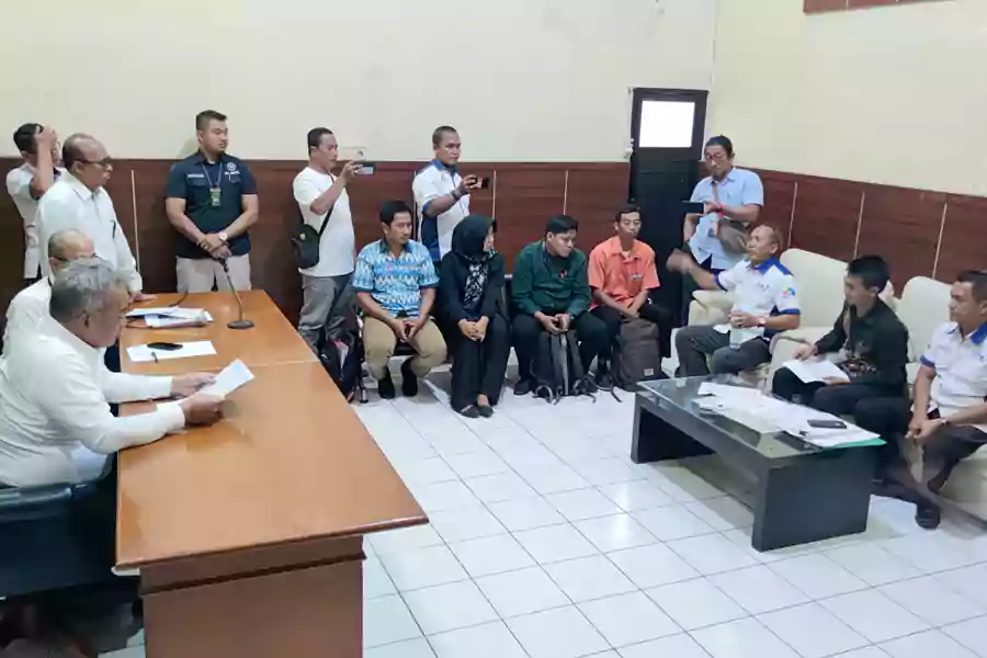 Pertemuan LBH FSPMI dengan PN Ketua Surabaya.