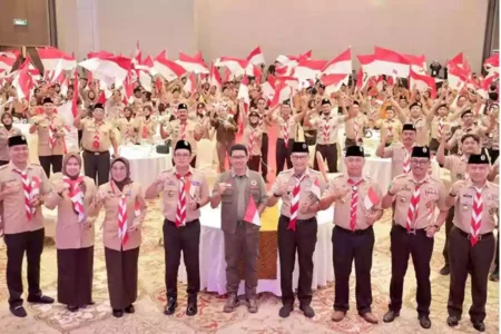 BNPB Apresiasi Peran Pramuka dalam Penanggulangan Bencana di Daerah Jumpa Tokoh bersama Kepala Badan Nasional Penanggulangan Bencana Letjen TNI Suharyanto, Ketua Kwartir Nasional Gerakan Pramuka Budi Waseso, dan Ketua Kwarda Gerakan Pramuka H.M Arum Sabil di Dyandra Convention Center Surabaya.
