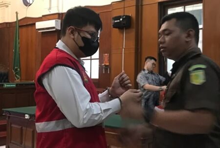 Hakim Bebaskan Ronald Tannur Anak Anggota DPR RI foto beritajatim