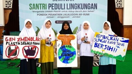 Ponpes Jalaluddin Ar-Rumy Jember Luncurkan Program Santri Peduli Lingkungan