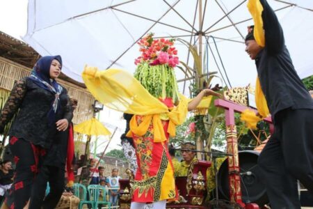Seblang Olehsari: Tarian Mistis Warisan Leluhur Banyuwangi yang Terus Abadi Seblang Olehsari Tarian Mistis Banyuwangi
