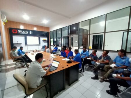 Manajemen PT Silog saat melaksanakan rapat perihal adanya dugaan penyalahgunaan di lingkungan kerja.