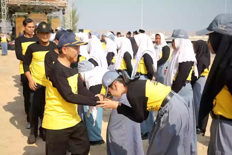 Pembukaan kegiatan Galaksi di Pantai Dermaga Tuban.