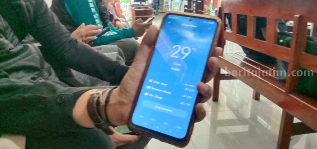 Suhu dingin terpa Kabupaten Blitar, Selasa (16/07/2024). (Foto : Winanto/beritajati.com)