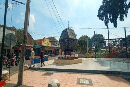 Alun-alun Kota Blitar, Senin (15/07/2024). (foto : Winanto/beritajatim.com)