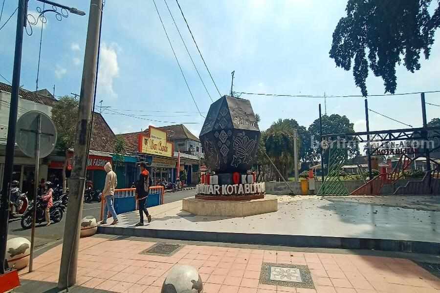 Alun-alun Kota Blitar, Senin (15/07/2024). (foto : Winanto/beritajatim.com)