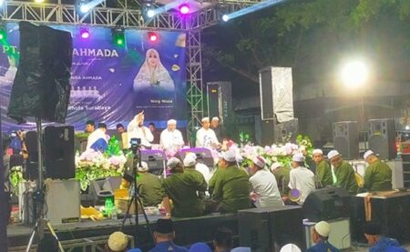 Lantunan Sholawat Berkumandang di Milad ke-3 Travel Umrah di Jombang