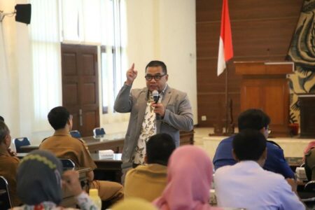 Pelatihan membuat konten media sosial dan pengelolaan website oleh Diskominfo-SP Tuban. [foto: Diah Ayu- beritajatim.com]