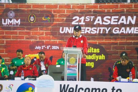 Ini Alasan UMM Jadi Tuan Rumah ASEAN University Games Rektor UMM Prof Nazaruddin Malik membuka langsung AUG cabor pencak silat. (Humas UMM)