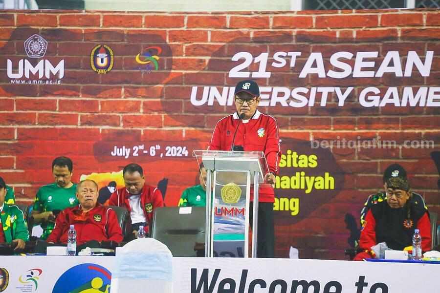 Rektor UMM Prof Nazaruddin Malik membuka langsung AUG cabor pencak silat. (Humas UMM)