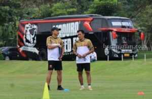 Ini Komposisi Tim Pelatih Madura United 2024-2025 foto beritajatim