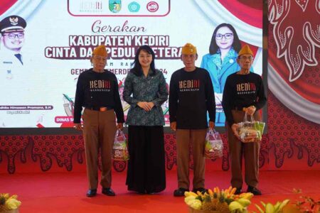 Gempita Kemerdekaan RI, Mbak Cicha Inisiasi Yankes untuk Veteran di Kediri Gempita Kemerdekaan RI, Mbak Cicha Inisiasi Layanan Kesehatan untuk Veteran di Kediri