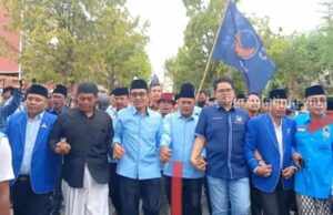 Shalawat Asyghil Iringi Langkah Kholil-Sukri ke KPU Pamekasan