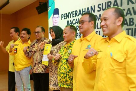 Golkar Serahkan Rekom Sembilan Cakada Jatim, Ada Ipuk di Banyuwangi Ketua Golkar Jatim serahkan rekom DPP ke Ipuk Cakada Banyuwangi