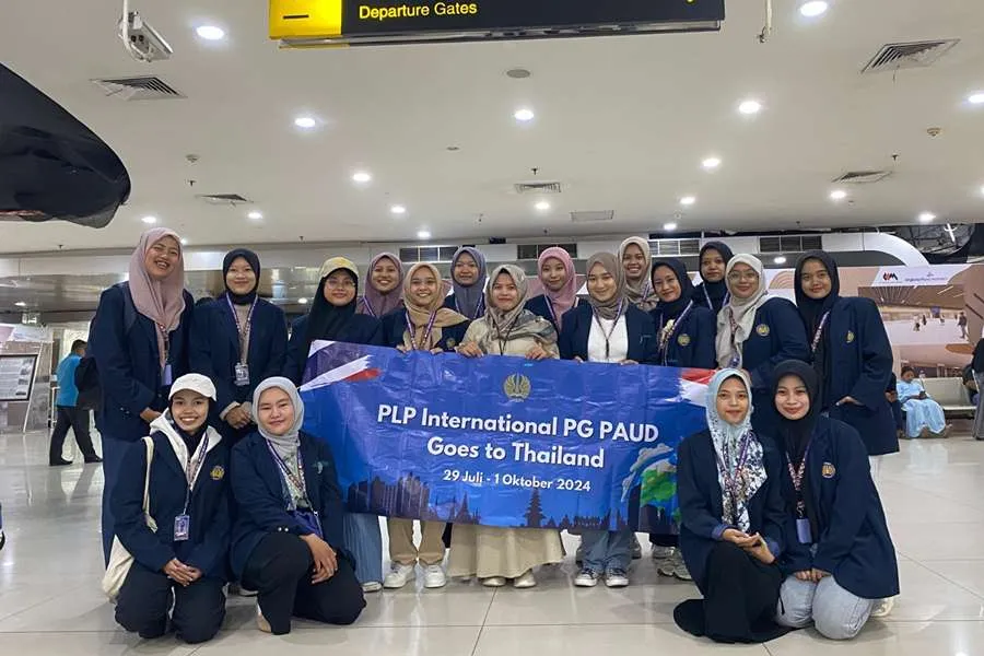 Mahasiswa FIP zunesa berangkat menjalani program PLP Internasional di Thailand.