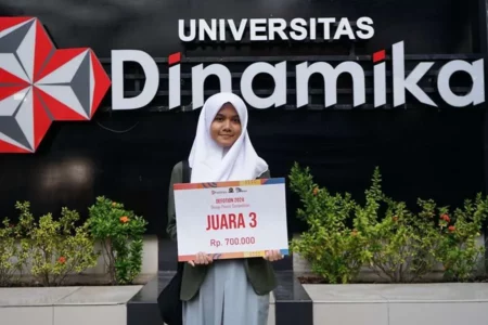 Siswi Asal Banjarmasin Ini Dapat Beasiswa di Universitas Dinamika, Awalnya hanya Coba-Coba Ikut Lomba Kirani Shareen Assyifa, siswi asal SMA Negeri 7 Banjarmasin meraih beasiswa Universitas Dinamika Surabaya.