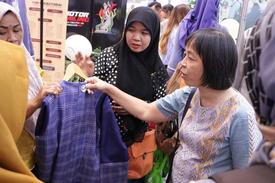 Salah satu produk busana program Kampung Jahit Arumpreneur.