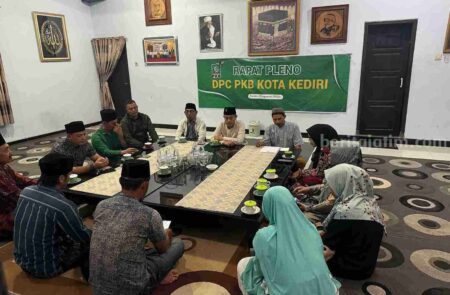 DPC PKB Kota Kediri Dukung Cak Imin Pimpin Kembali PKB, Ini Alasannya Rapat pleno DPC PKB Kota Kediri mendukung Cak Imin untuk pimpin kembali PKB.