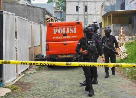 Suasana terkini area pengamanan terduga teroris di kota Batu (Foto: Dani Alifian)