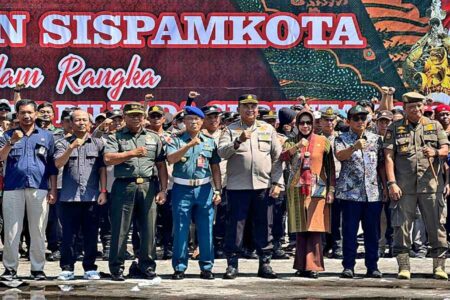 Polresta Sidoarjo Halau Massa yang Anarkis