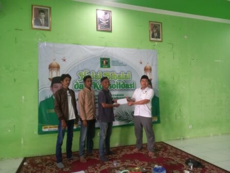 AMPS serahkan petisi ke DPC PPP Sumenep (Foto: Temmy/Beritajatim.com)