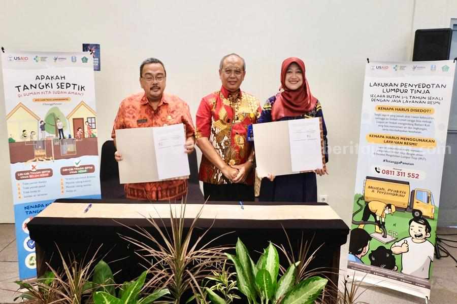 Kadin P2CKTR, perwakilan USAID IUWASH dan PT BPR Delta Artha Sidoarjo.