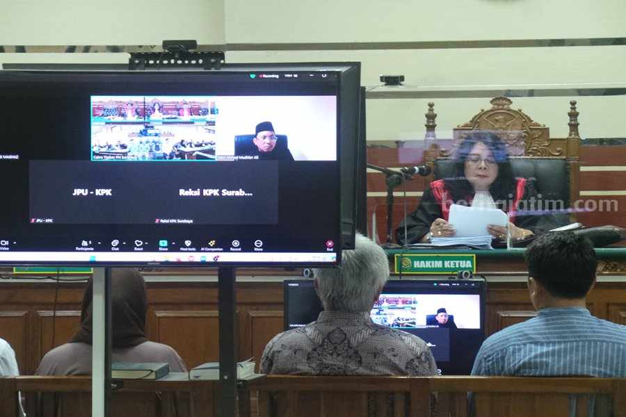 Persidangan pemotongan dana insentif ASN BPPD Sidoarjo di Pengadilan Tipikor Surabaya.