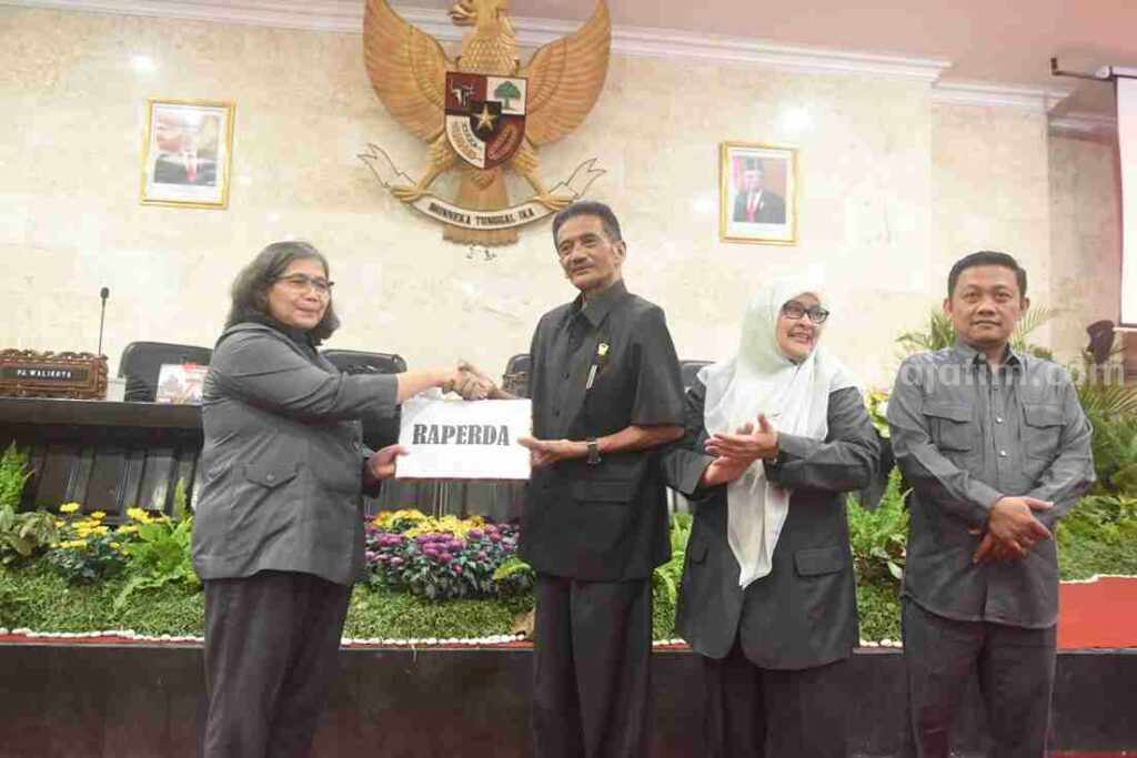 Pj Wali Kota Kediri dan Pimpinan DPRD Setujui Perubahan APBD TA 2024.