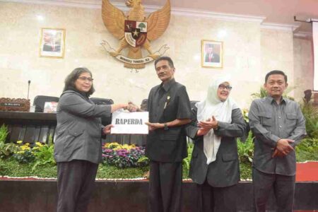Pj Wali Kota Kediri dan Pimpinan DPRD Setujui Perubahan APBD TA 2024.