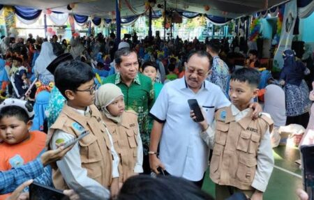 Cak Ji Salurkan 55 Ribu Paket Perlengkapan Sekolah, Beri Semangat Belajar