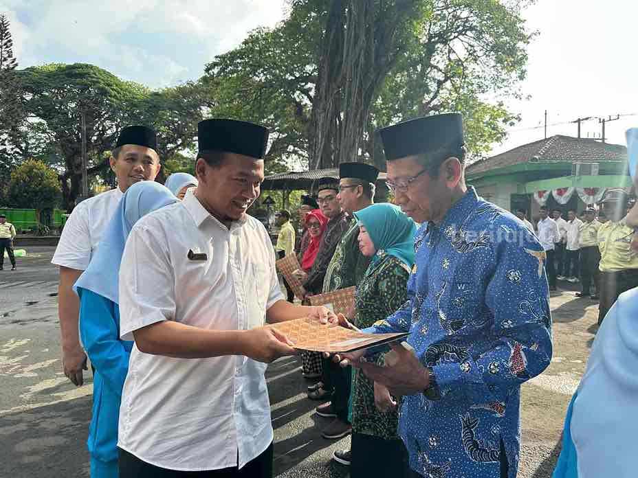 PG Ngadirejo Kediri Beri Penghargaan Karyawan dengan Masa Kerja 30 dan 35 Tahun