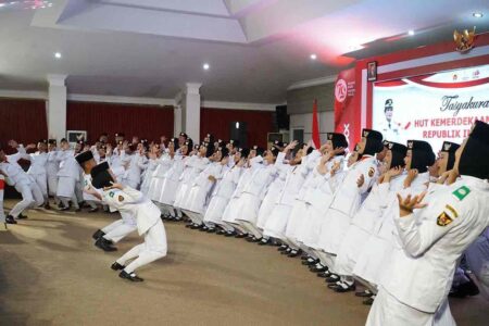 Malam Tasyakuran HUT ke-79 RI, Pj Wali Kota Kediri Apresiasi Paskibra foto beritajatim