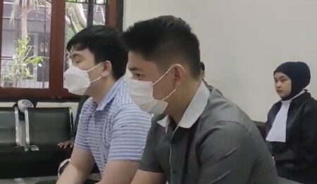Dua Terdakwa kasus penembakan di tol Waru yakni Nelson Budilaksmono dan Jefferson Loru Koba.