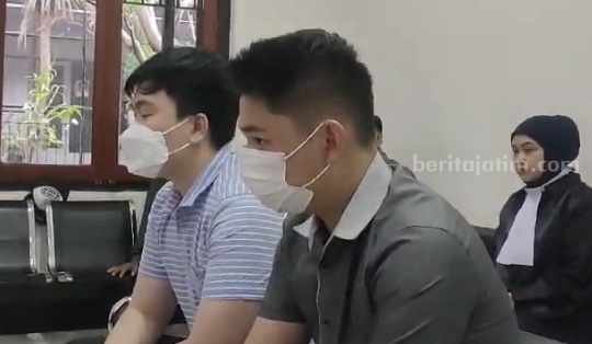 Dua Terdakwa kasus penembakan di tol Waru yakni Nelson Budilaksmono dan Jefferson Loru Koba.