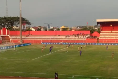 Babak Pertama, Arema FC vs Dewa United Skor Kaca Mata foto beritajatim